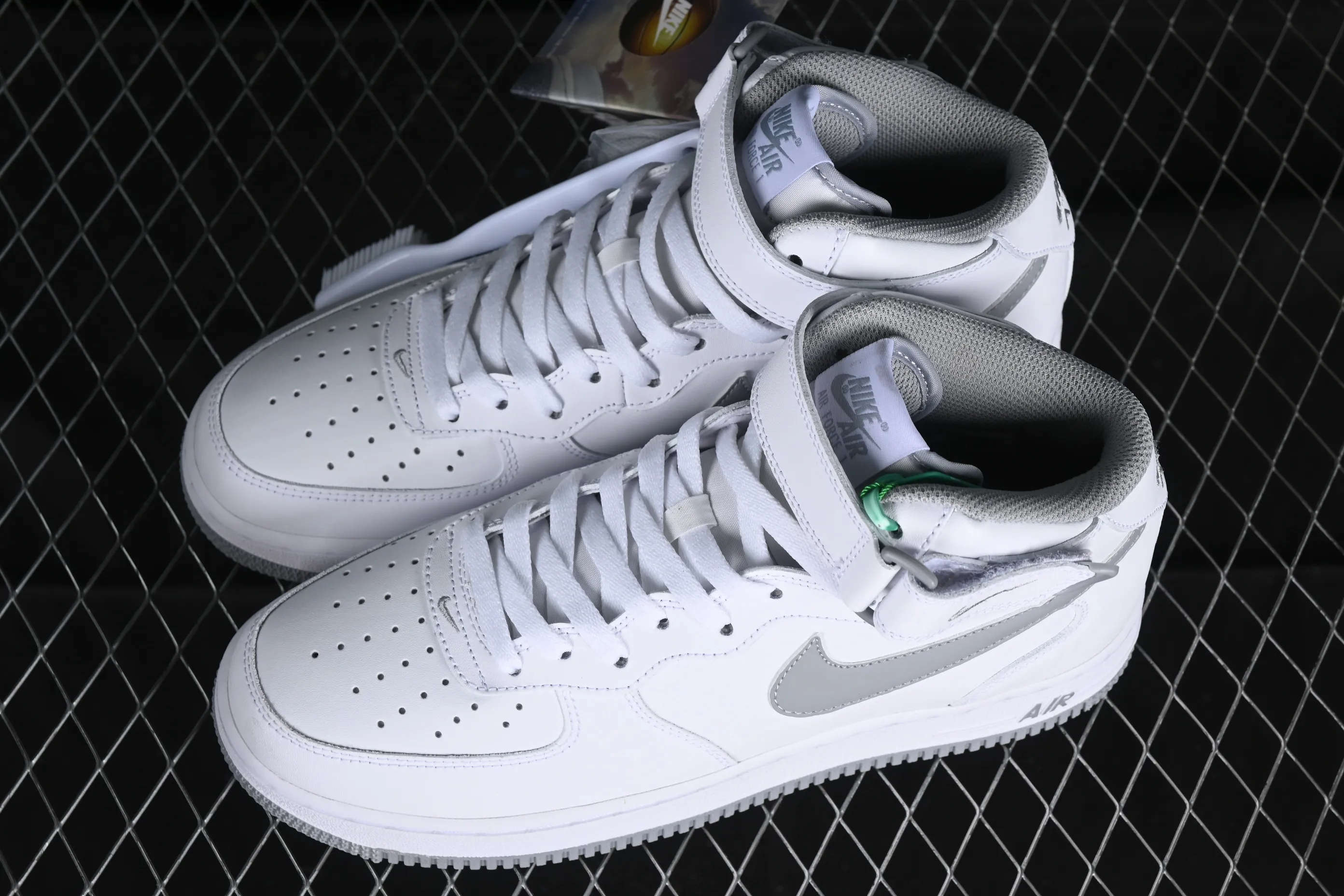 All categories Nk Air Force 1 Air Force series Nk Air Force 1 Mid Air Force mid-top Nk Air Force 1'07 Mid white gray Air Force One mid-top casual sneakers DV0806-100